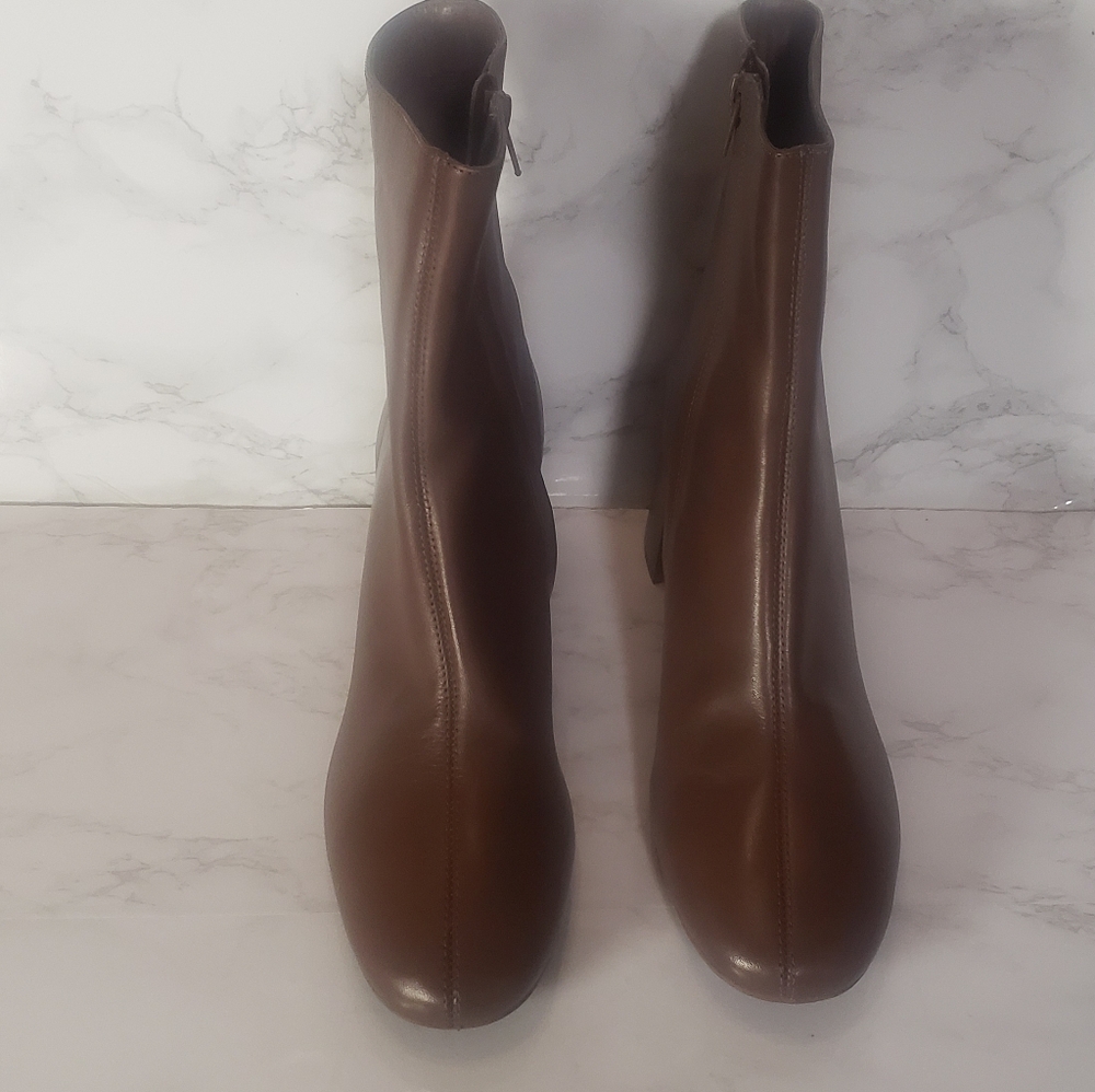 AREZZO "Rebecca" Women's Leather Ankle Boot, Size 6B,  NIB